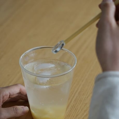 lykke ミルキーカラーが可愛い リム付きの耐熱ガラスのマドラー / キッチンカトラリー / ギフトやプチプレゼントにも喜ばれるキッチンアイテム