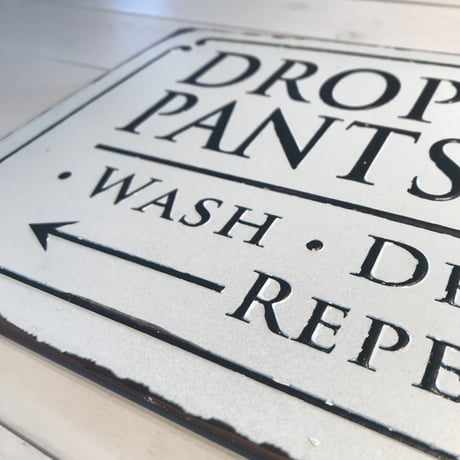 ウォールプレート / ここにパンツを投げ込んでください！ インテリアプレート / IRON / DROP YOUR PANTS HERE!!