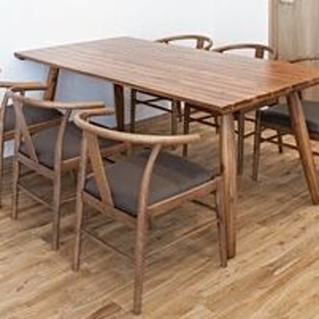 丸みのある背もたれが印象的なダイニングチェア / アッシュ材 / 座面高さ 45cm / 木製チェア
