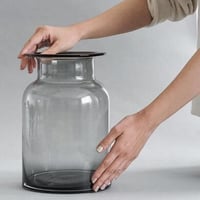 広がるリムが特徴的なビッグサイズのガラスベース / AXCIS ワイドガラスベース / レウナ /花器 / 花瓶 / フラワーベース