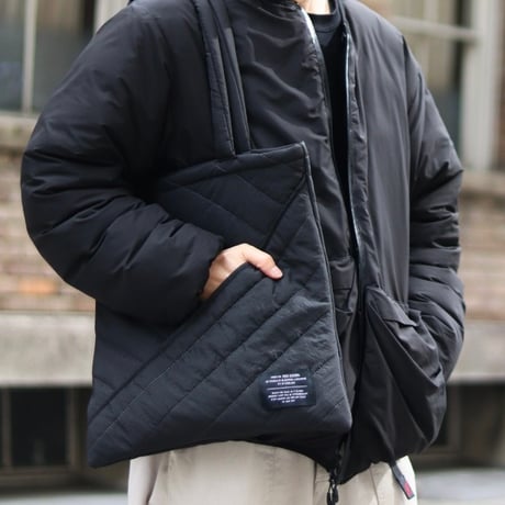 NYLON STANDARD TOTE / スマートフォンなどをすぐに取り出せるポケット付き A4サイズが入るキルティングトート / GRAY , BROWN , BLACK