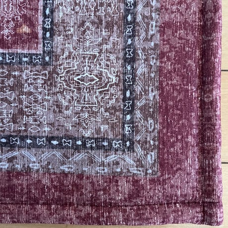 INTERIOR MAT / クラシカルでエレガントな柄のクッション性のあるマット / 50×80cm / RED