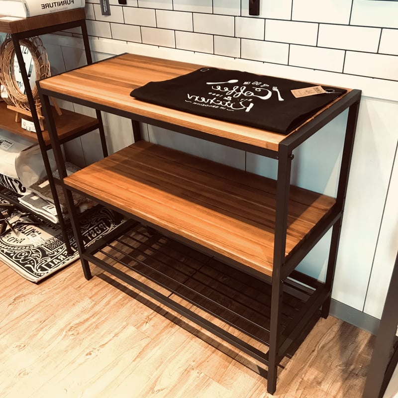 マットな質感のアイアン素材とパイン材の3段ラック / 棚板調整可能