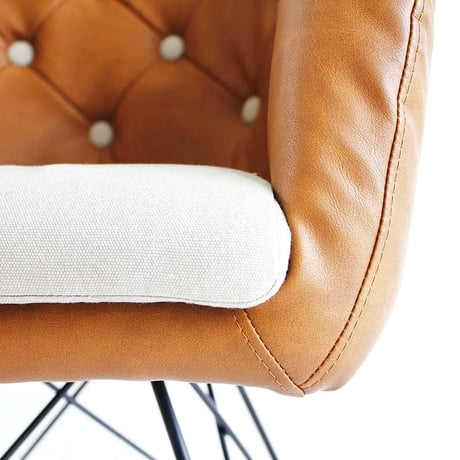 ARM CHAIR / DINING CHAIR / DESK / ゆったりとしたフォルムにシャープな脚がおしゃれなチェア / パーソナルチェア