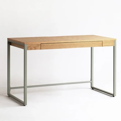 作業スペースを大きく確保した広い天板のデスク / Drip Desk 1200