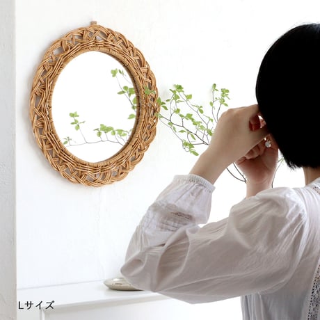 UTILE NAIL FLOWER MIRROR  / オブジェのように存在感があり、使っていない時もつい眺めたくなるアートのような美しいフラワーミラー / 鏡 / 壁掛けミラー /