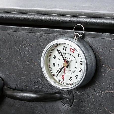 コンパクトサイズながら存在感を放つ時計 / MAGNETIC CLOCK ROUND / IVORY  マグネティック クロック ラウンド / DULTON