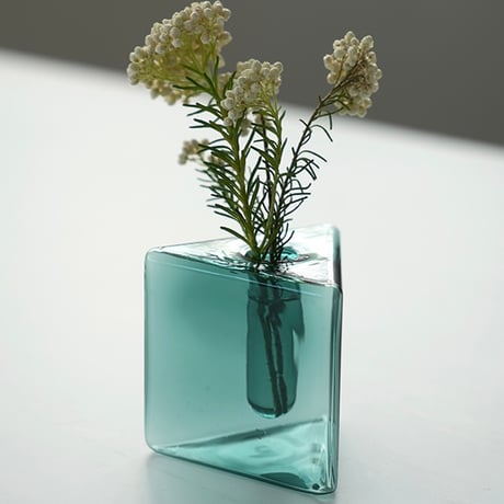 GRASS FLOWER VASE by AXCIS / トライアングル ガラスベース / トライアングル  / AMBER , GREEN / フラワーベース / 一輪挿し ▷2個セット