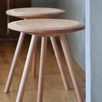 3 legs stool round / AXCIS.INC / 洗練された3本レッグの木製スツール / ビーチ材