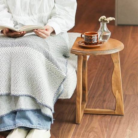 PINE WOOD STOOL 'N' TABLE MOON / アンティークのような風合いが魅力のスツール サイドテーブルやディスプレイ台としても / パインウッド