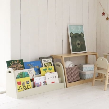 ナチュラルで丸いフォルムが可愛い絵本のラック / Picture Book Rack / ラック / マガジンラック / サイズ W700xD320xH700mm / ILR-3684IV