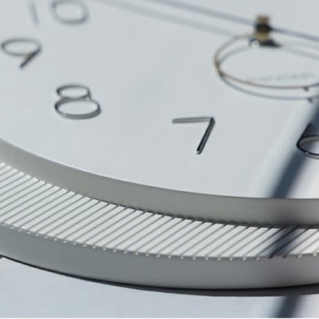 Mito sweepmovement clock / 個性的でありながらもインテリアに溶け込む新鮮なデザインの静音の掛け時計 / ivory , brown