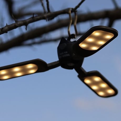 様々なライフシーンで使えるLEDライト / TRI-PANEL SOLAR CHARGED  / NEW サックスブルー ,サンドベージュ ,オリーブカーキ ,ブラック / POST GENERAL