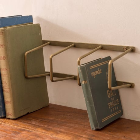 BOOK STAND / BLACK , ANTIQUE GOLD / インテリアの収納をスタイリッシュに整えるアイアンスタンド