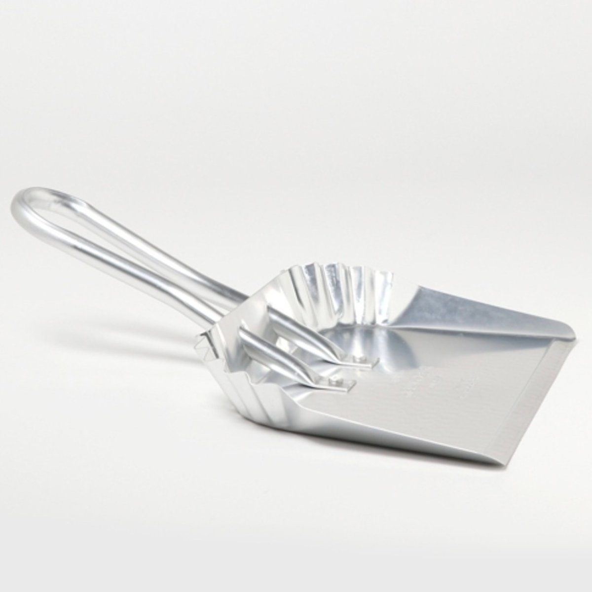 ALUMINUM DUSTPAN / アルミ素材の軽量で実用的なちりとり / ダストパン 