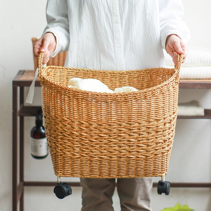 CASTER BASKET / かご編みのナチュラルなスタイリングの洗濯かご