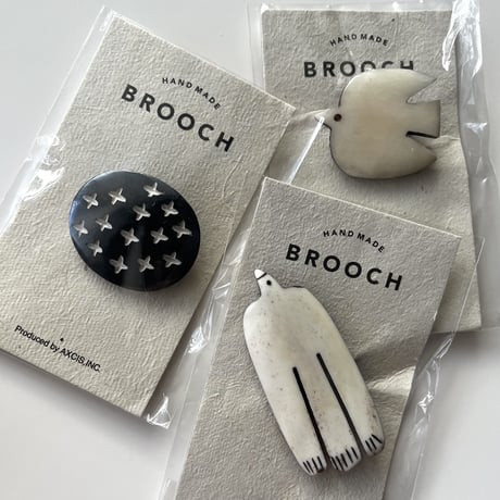 BROOCH by AXCIS / ボーン 水牛 / BIRD / BIG BIRD / CROSS / 洋服やバッグのアクセントに ほっこり可愛いボーン ブローチ