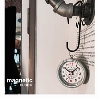 コンパクトサイズながら存在感を放つ時計 / MAGNETIC CLOCK ROUND / IVORY  マグネティック クロック ラウンド / DULTON