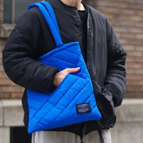 NYLON STANDARD TOTE / スマートフォンなどをすぐに取り出せるポケット付き A4サイズが入るキルティングトート / GRAY , BROWN , BLACK