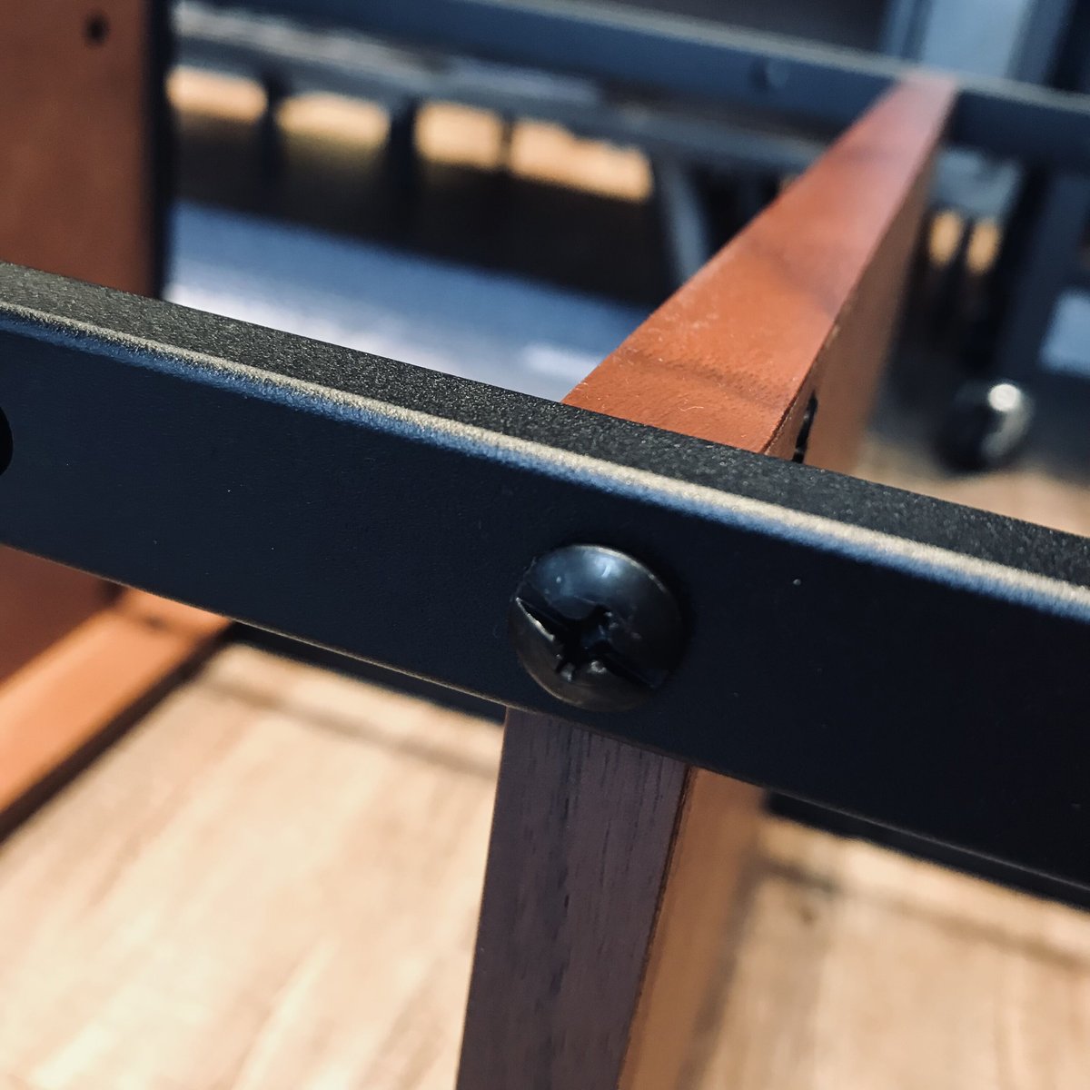 ブルックリンスタイル ラフでスリムな4段ラック - WALNUT BROWN ブルックリンスタイル ラフでスリムな4段ラック - WALNUT BROWN