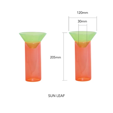 GRASS STORAGE 'N' VASE "NEON / 日常に差し込む蛍光カラーの組み合わせによるインパクトのあるデザインで空間の主役となるガラスベース