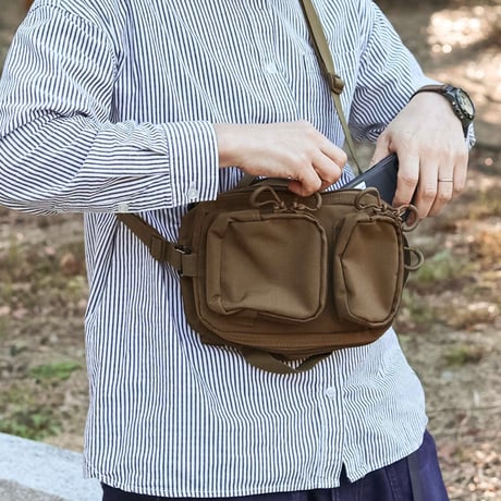 4WAY BACKPACK POUCH / ショルダーベルトの取り外しができるマルチユースポーチ / WOLF BROWN , BLACK