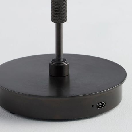 Tempo LED-table lamp / シンプルな中に高級感の漂うスタイリッシュな充電タイプのポータブルLED照明 / テーブルランプ