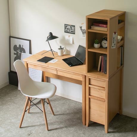 WOOD DESK 100 / 滑らかな木肌と明るいナチュラルな色味のアルダー無垢材のデスク / 100cm幅