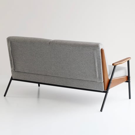 fabric sofa 02 / 滑らかで美しいフォルムの2人掛けソファ / スチールレッグ / ラバーウッドフレーム