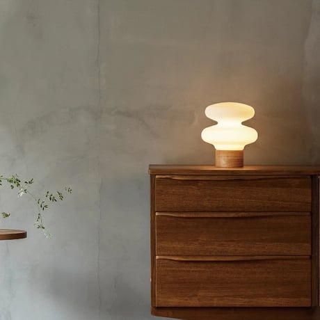 MORDERN TABLE LAMP Monique / 飾るだけで様になるアイキャッチーな存在感のデザイン照明 / white , clear / テーブルランプ