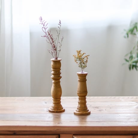 PINE WOOD FLOWER VASE 01 / アンティークのような雰囲気のある木製の一輪挿し