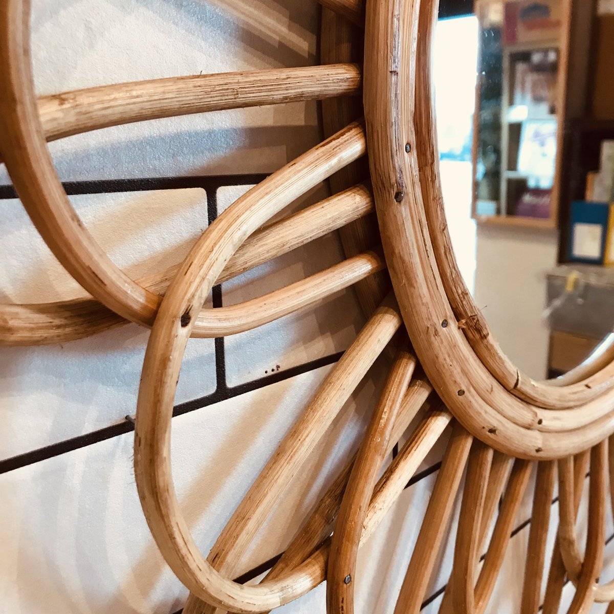 【ヴィンテージ】✴︎特大ラタンの壁掛けミラー✴︎ ヴィンテージ】✴︎特大ラタンの壁掛けミラー✴︎ 【公式通販】