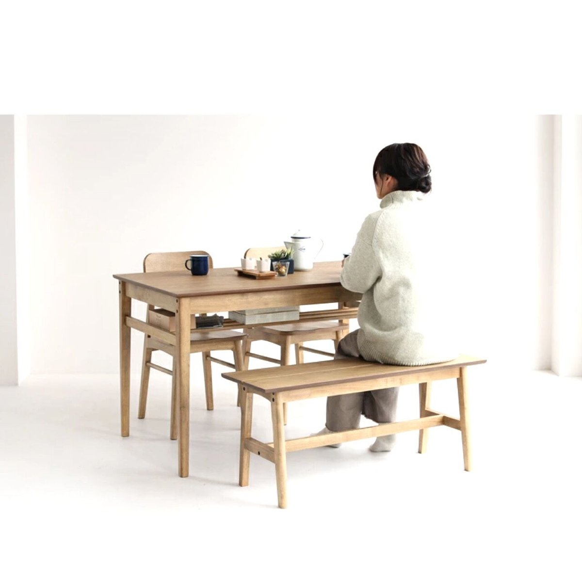 オーク材テーブル 120cm x 75cm 木目が美しい横幅120cm 4人掛けダイニングテーブル / カフェ