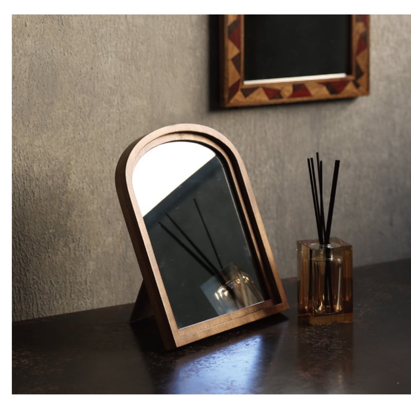 WOODEN FRAME MIRROR / 枠の個性が空間も引き立たせるアートフレーム