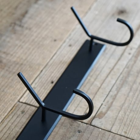 IRON HOOK 04 / BLACK , GRAY , ANTIQUE GOLD / 壁面収納をスタイリッシュにカッコ良さを引き立てるフック