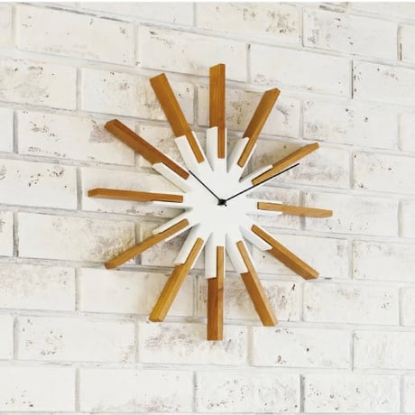 SIMPLE MORDERN SIRIO WALL CLOCK / 壁面にデザインをプラス 直径44cmの大きめな掛け時計 / white , black