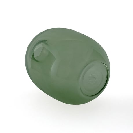 COLOR GRASS FLOWER VASE / 植物の色彩を引き立てる、アンバーとグリーンの温かみのあるフラワーベース