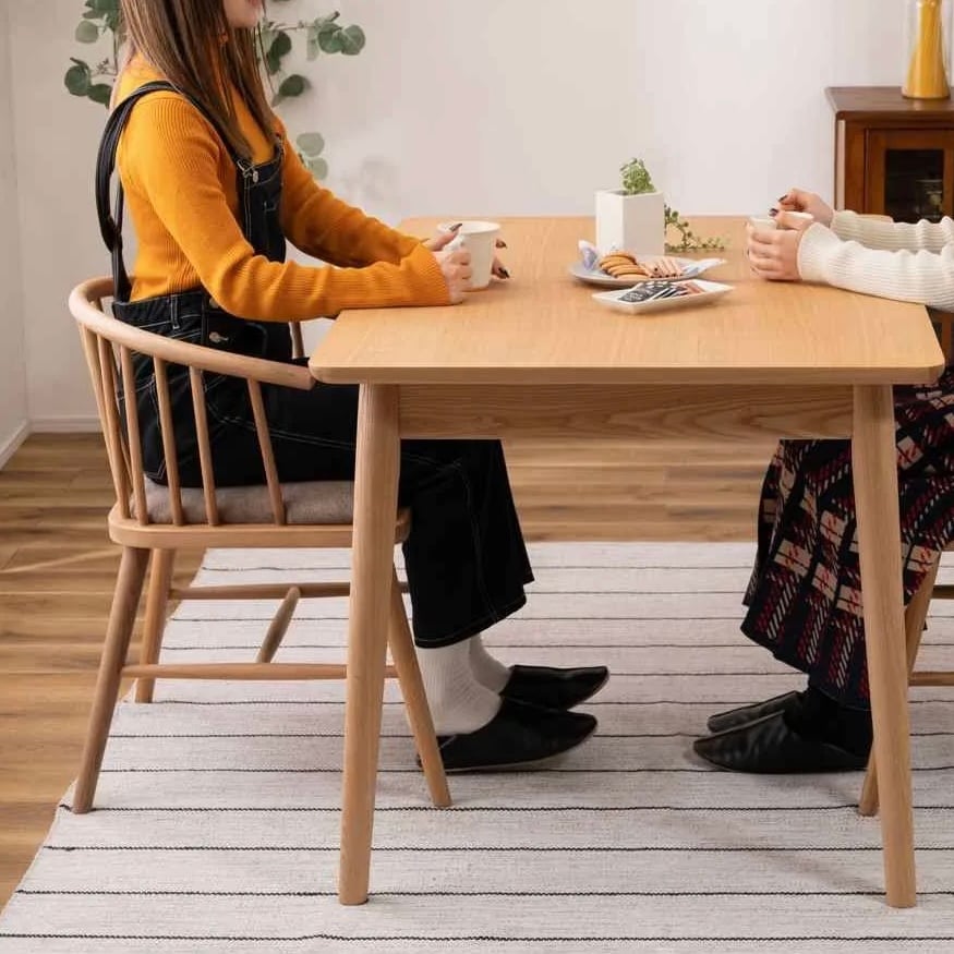 OAK WINDSOR CHAIR / オーク材の滑らかな手触りのウィンザーチェア