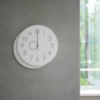 Mito sweepmovement clock / 個性的でありながらもインテリアに溶け込む新鮮なデザインの静音の掛け時計 / ivory , brown