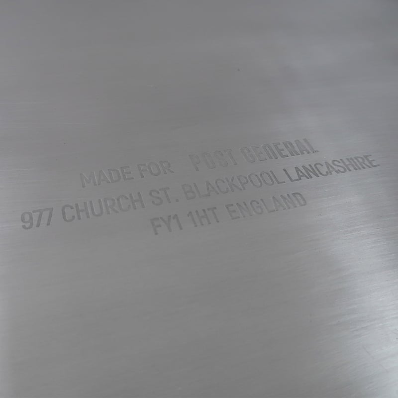 INDUSTRIAL SIDE TABLE / 無骨なインダストリアルデザインのテーブル /