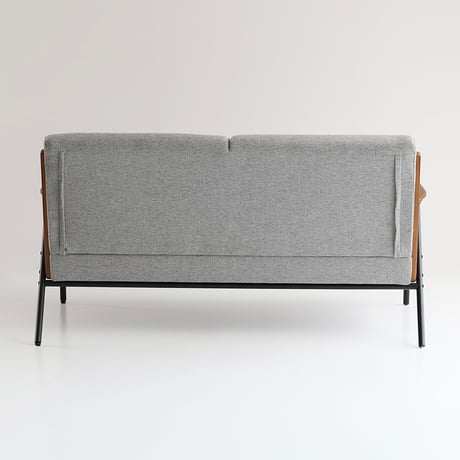 fabric sofa 02 / 滑らかで美しいフォルムの2人掛けソファ / スチールレッグ / ラバーウッドフレーム