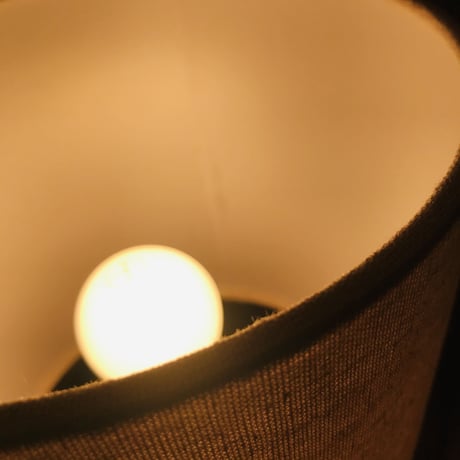 TABLE LAMP tove / 美しいウッドベースとファブリックのテーブルライト / Tove /  LED電球  / 北欧 デスクライト / テーブルランプ