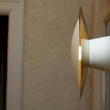 Eclipse LED - wall light（Sサイズ）/ 息を呑むような美しい光の表情が自慢のウォールライト / 全4色 / ARTWORK STUDIO