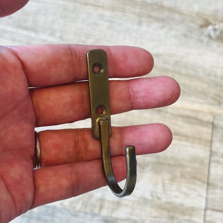 IRON HOOK / FLAT 02 Lサイズ / ANTIQUE BLACK , ANTIQUE GOLD / 同色の木ネジ付き/ ありとあらゆる所のハンギングに。/ アイアン素材のフラットフック
