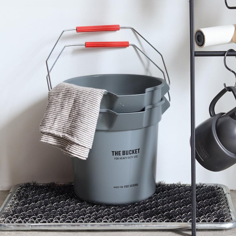 出しっぱなしでも絵になるハンサムなグレーのバケツ / 10リッター