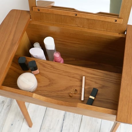 Dresser + Stool / オークの美しい木目のデスクにもなるドレッサーとスツール / コンパクト設計 / ミラー収納