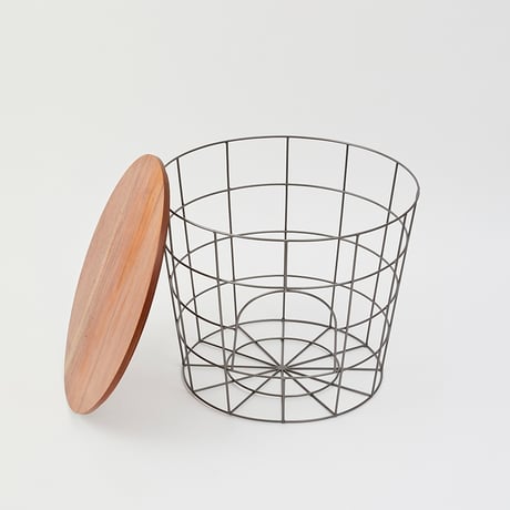 IRON × WOOD basket TABLE / ペットの隠れ家にもなるアイアンのバスケット テーブル
