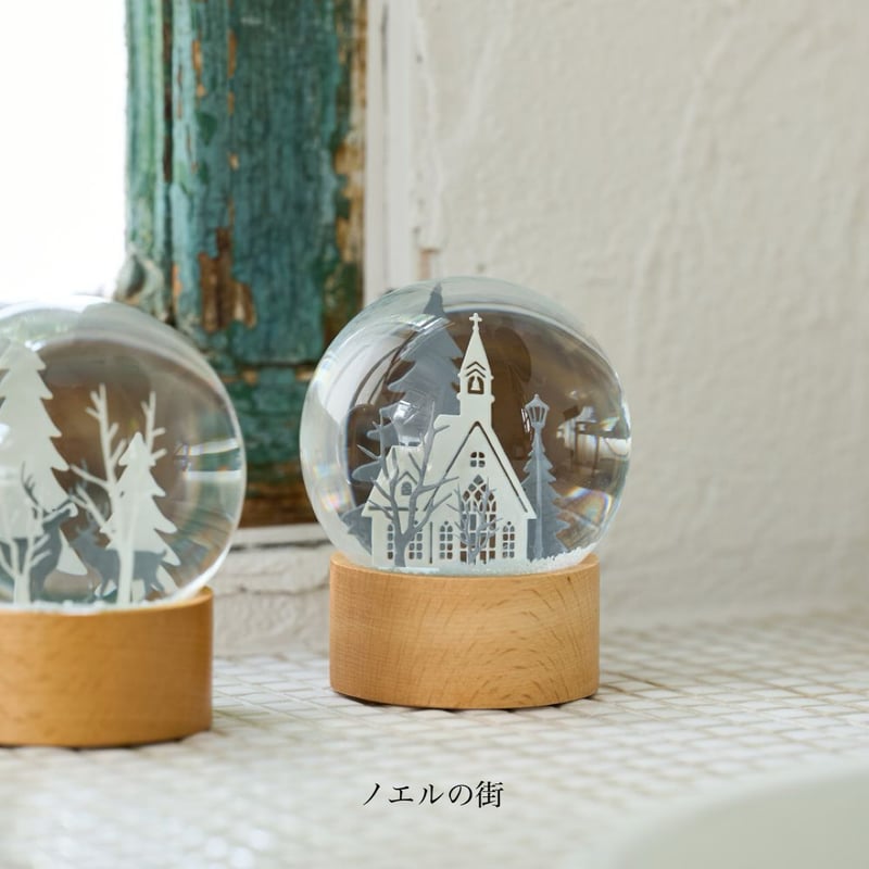 SNOW DOME / 真っ白な雪の中広がる幻想的なスノードーム / 2種類