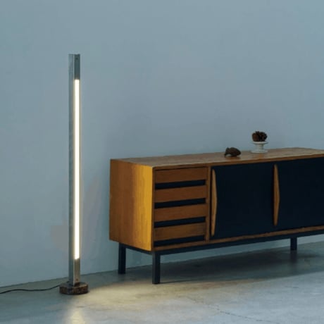 FLOOR LIGHT TRARES / 飾るだけで垢抜ける 空間を切り取るような直線的なスタイリッシュ照明 / フロアスタンド フロアランプ シアターライト シンプル モダン