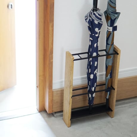 umbrella stand / シンプルでおしゃれな傘立て / 省スペースでもしっかり5本収納 / iron + wood